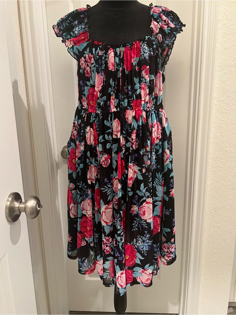 Torrid 00 Black Floral Dress Pink Blue Purple Ruffle Sleeve Fit & Flare